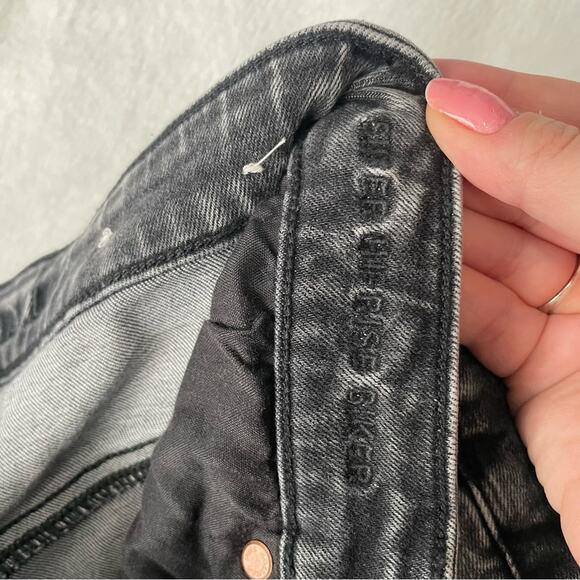 American Eagle Outfitters black super hi rise biker ripped jeans size 6 AEO - Picture 4 of 6